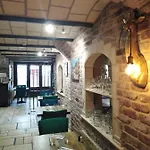 Les Remparts Hotell La Madelaine-sous-Montreuil
