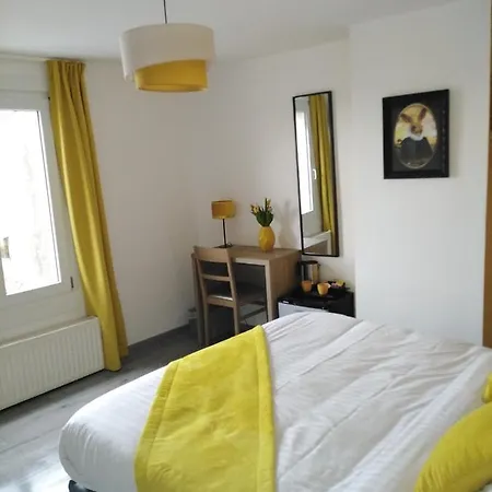 Les Remparts Hotel La Madelaine-sous-Montreuil