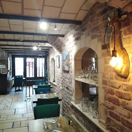 Les Remparts Hotel La Madelaine-sous-Montreuil