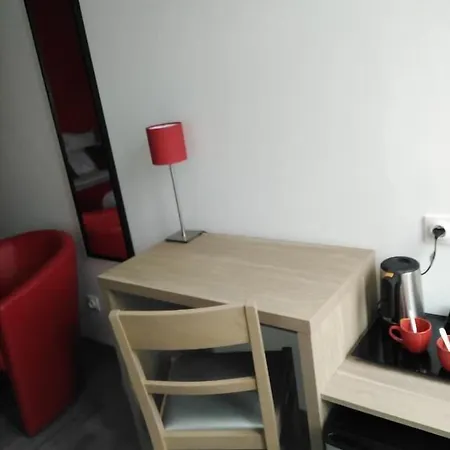 Hotel Les Remparts La Madelaine-sous-Montreuil