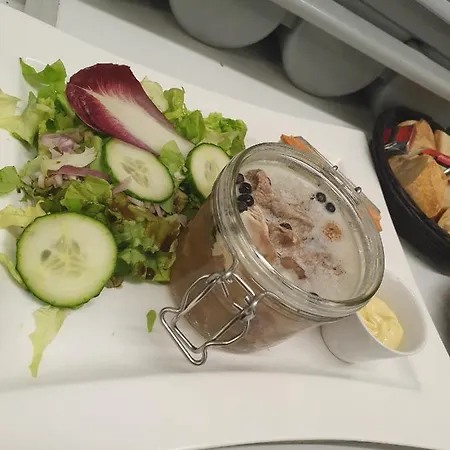 Hotel Les Remparts La Madelaine-sous-Montreuil